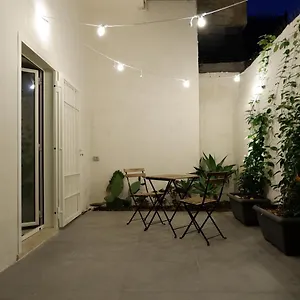 https://bari-central-patio.barihotels.org